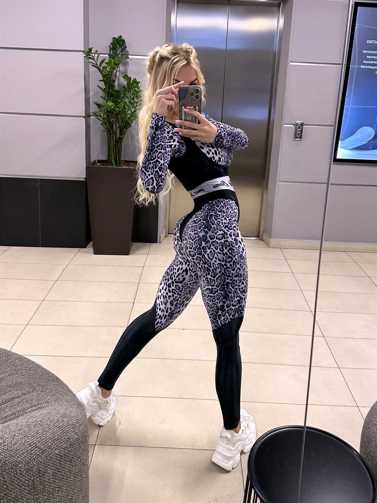 Aerobica Jumpsuit Snow Leo - Image 12