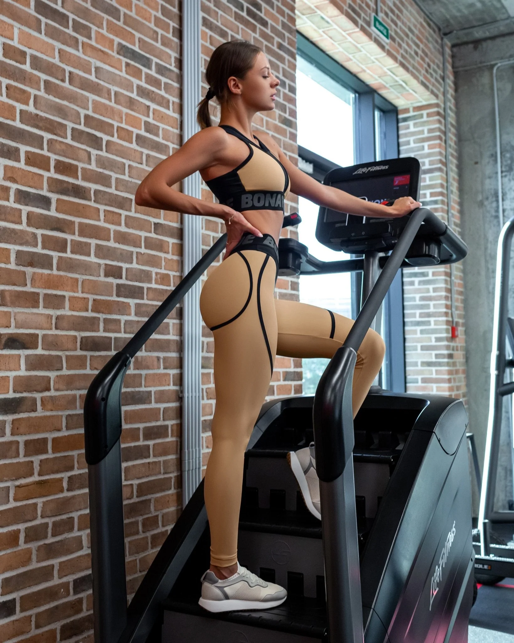 Sports Bras Top For Top Nude - Image 5