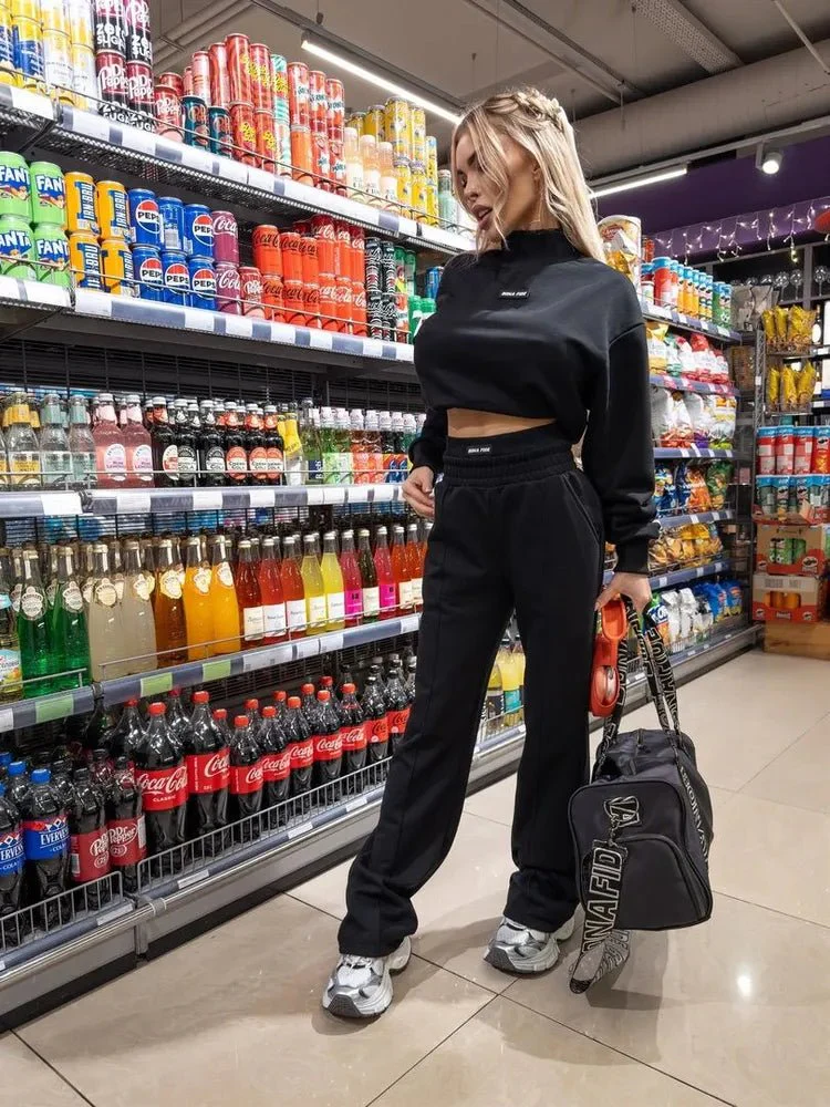 Vogue Sweatshirt Black - Image 13